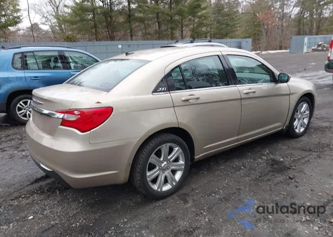 2013 Chrysler 200 Touring z USA, uszkodzony, nr VIN 1C3CCBBB4DN714676